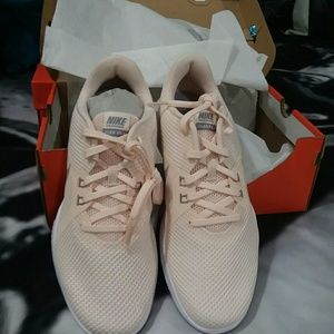 Womens Nike Flex Trainer 8